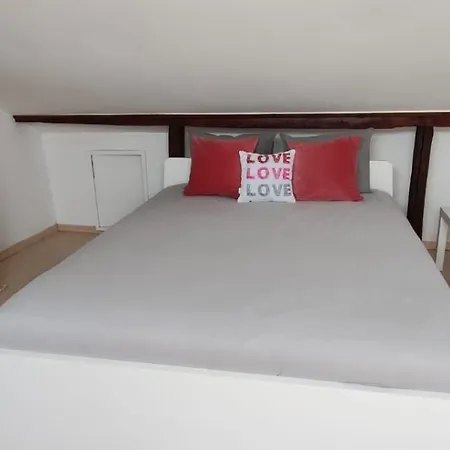 Quarto Aconchegante Com Varanda E Vista No Chiado * Lissabon